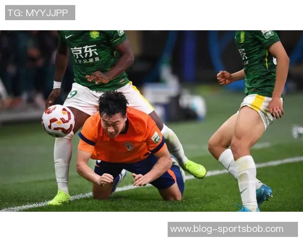 近600名国安球迷远征亚冠客场热情助威气氛火爆几乎反转主场优势 近600名国安球迷远征亚冠客场热情助威气氛火爆几乎反转主场优势